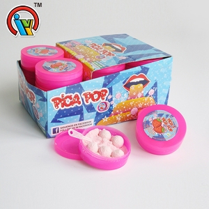 bubble-gum avec des bonbons en poudre