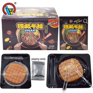 Bonbons à la gelée en forme de steak avec des bonbons éclatants