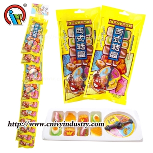 bonbons gommeux en forme de nourriture avec plateau tournant
