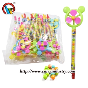 fan de bonbons en plastique avec sifflet
