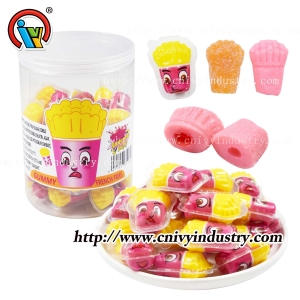 Bonbons gélifiés en forme de frites avec de la confiture